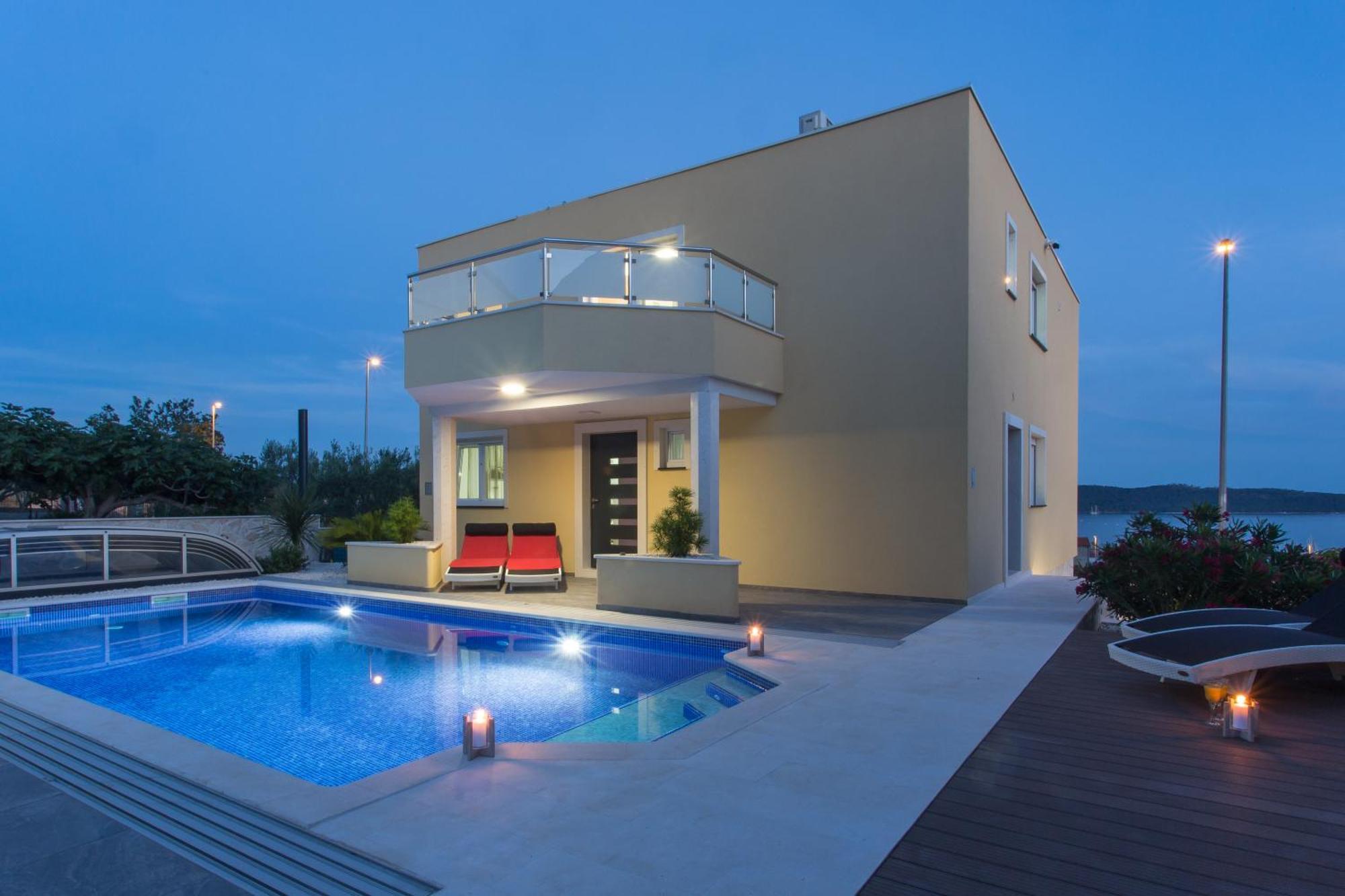 Villa-Split-Luxury-Heated Salt Water Pool-Up To 3 Family Kaštela Esterno foto