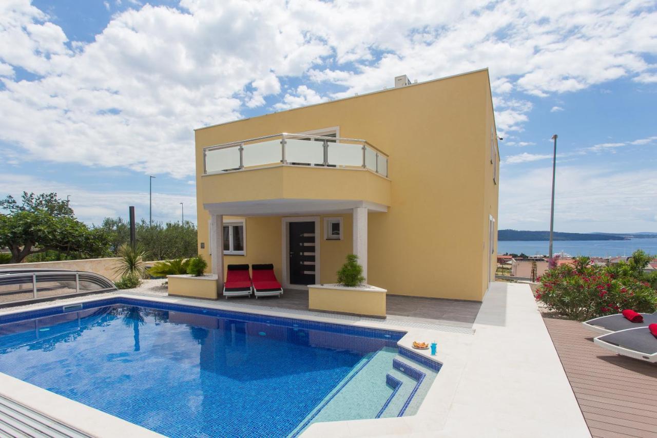 Villa-Split-Luxury-Heated Salt Water Pool-Up To 3 Family Kaštela Esterno foto