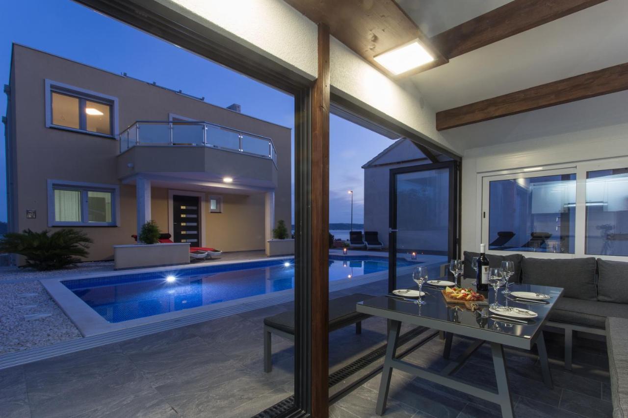 Villa-Split-Luxury-Heated Salt Water Pool-Up To 3 Family Kaštela Esterno foto