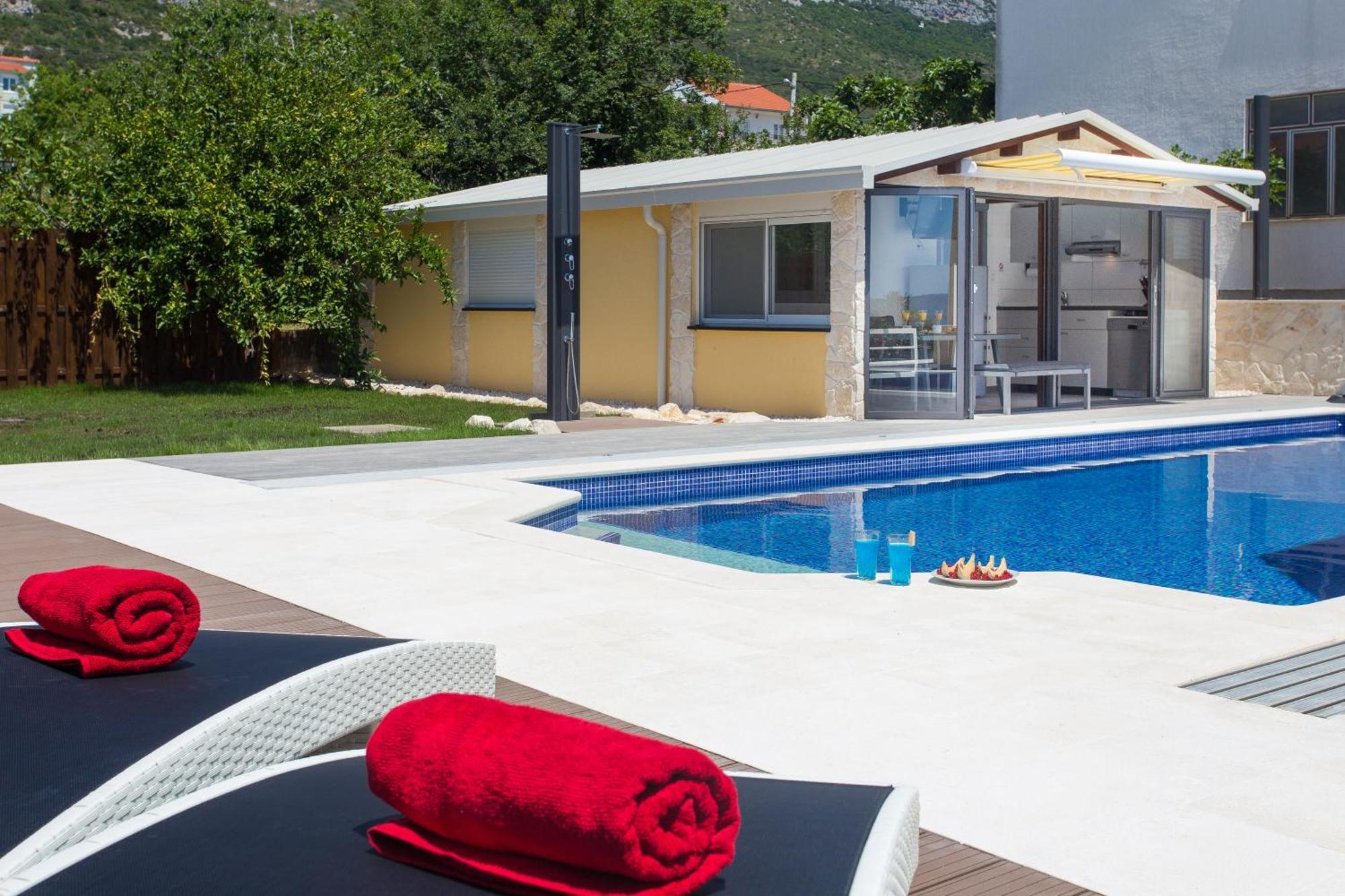 Villa-Split-Luxury-Heated Salt Water Pool-Up To 3 Family Kaštela Esterno foto